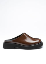 Lade das Bild in den Galerie-Viewer, Edler Clog in schokobraun aus weichem Knautschlackleder