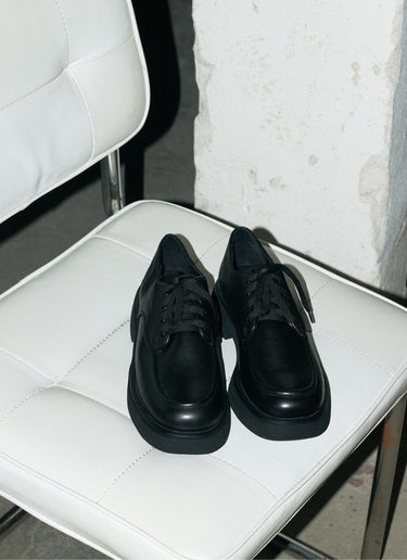 Lizzy Lace-up